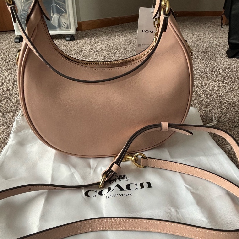 Coach Jonie 22 in cream